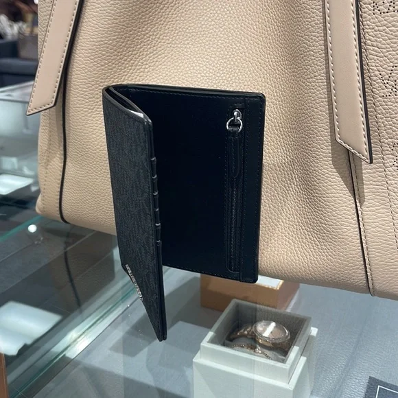 Michael Kors Jet Set Travel Passport Wallet
Black Signature/Silver-Tone Hardware - Picture 2 of 16